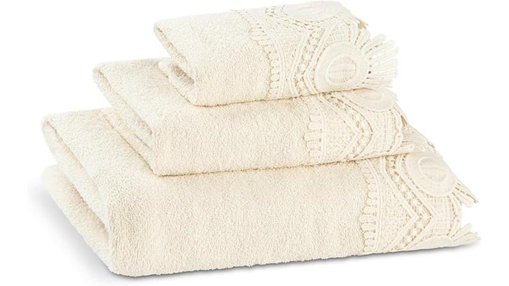laced towel set